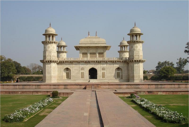  Deccan Odyssey - Golden Treasure Itmad-ud-Daulah’s Tomb