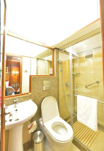 Deccan Odyssey Washrooms